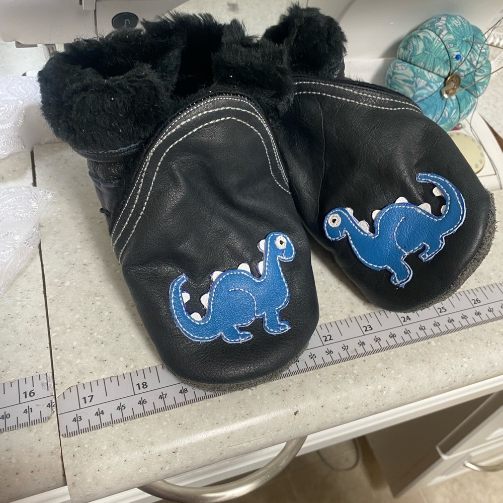 Handmade leather bootles in newborn to toddler sizes. Custom made as ordered.